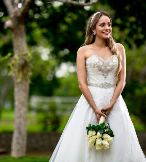 Wedding Special x HOLA!